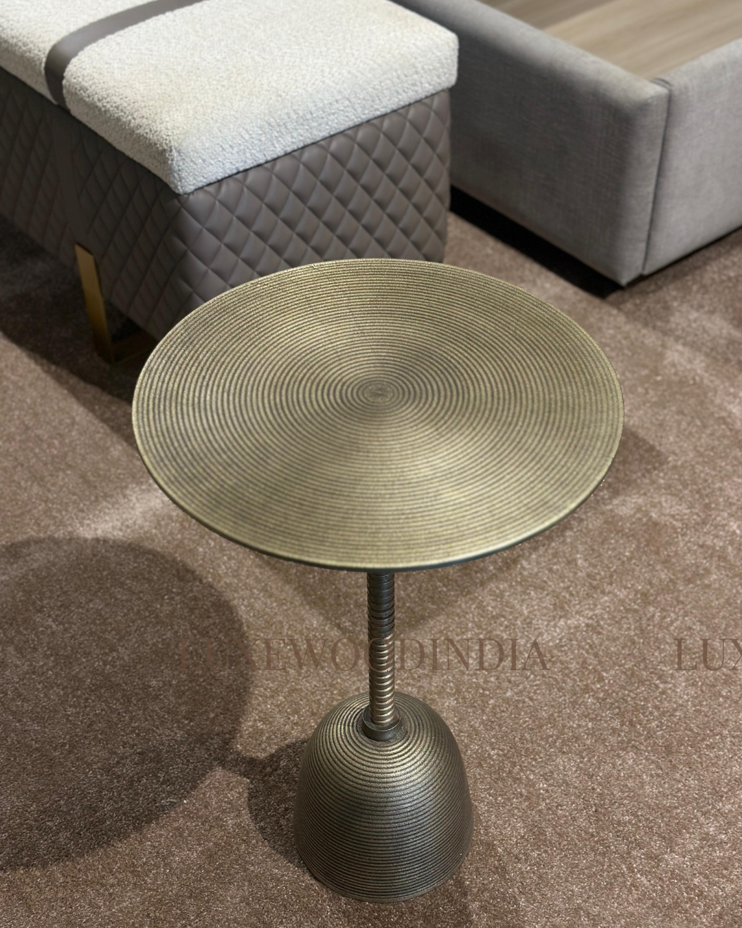 SUNDANCE SIDE / PEG TABLE