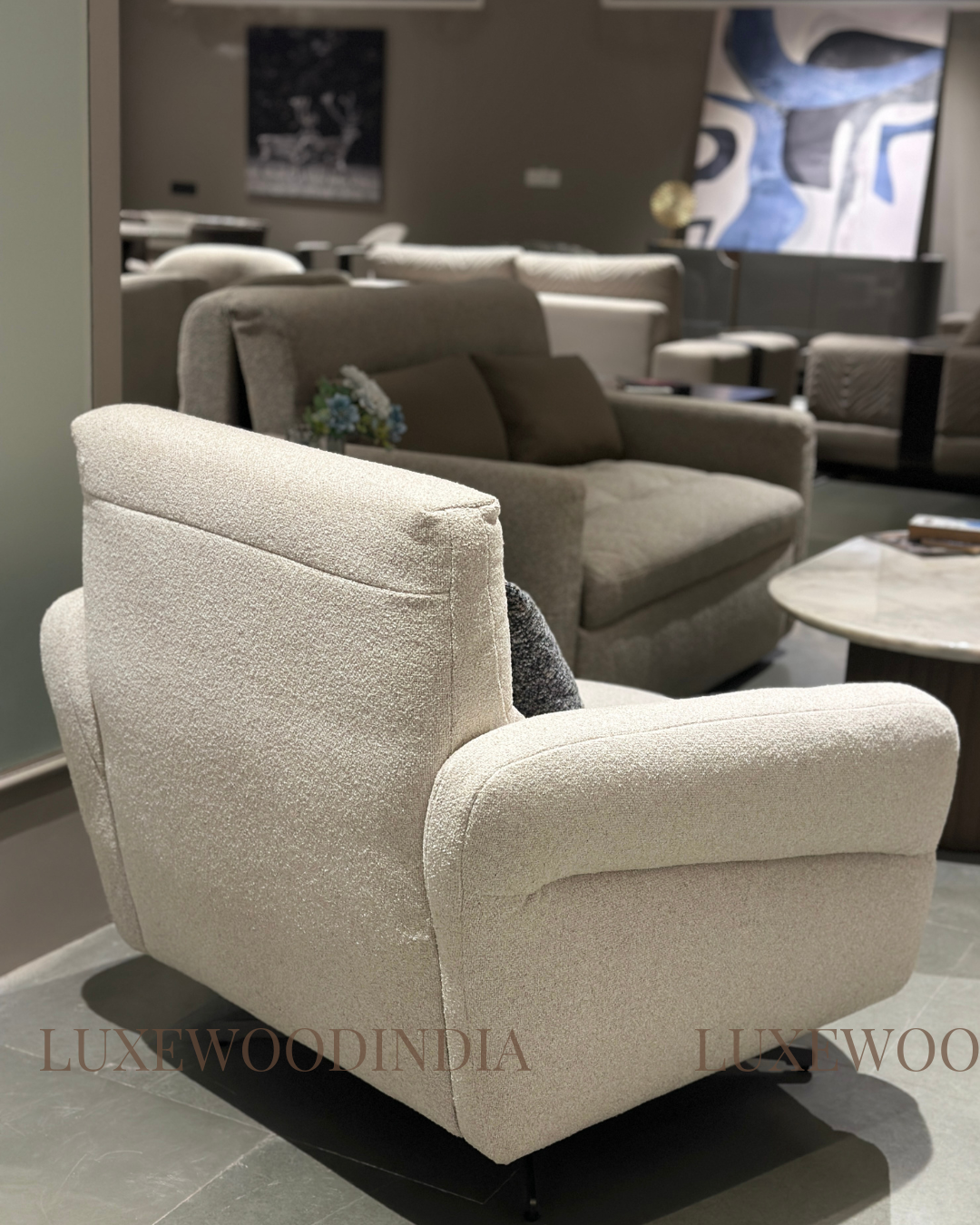 LUNA SWIVEL LOUNGE CHAIR