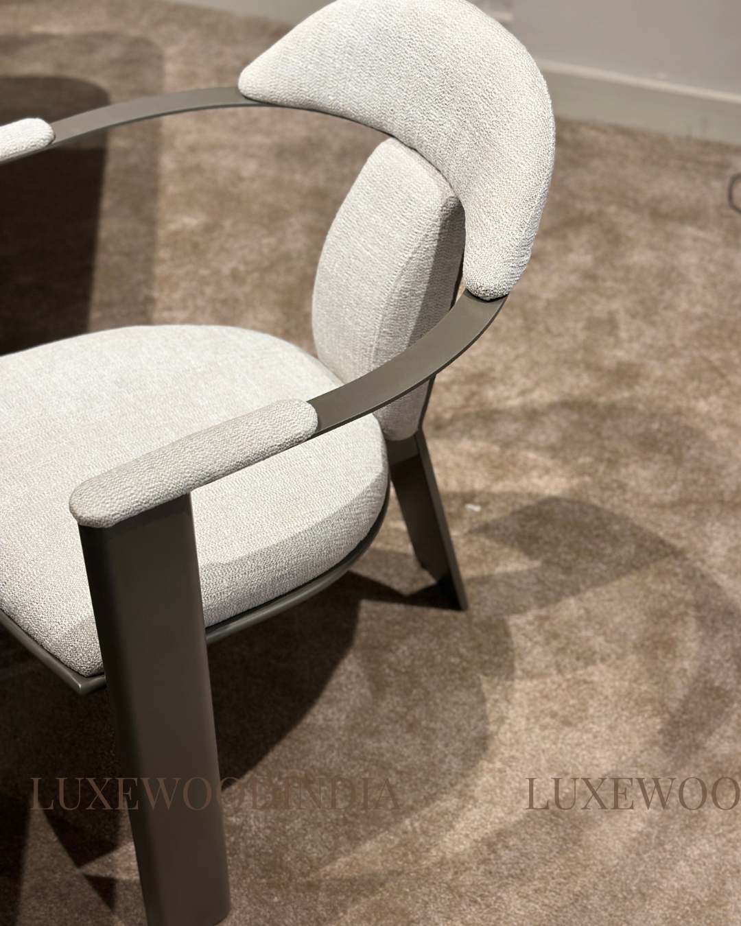 ARES DINING / ACCENT CHAIR