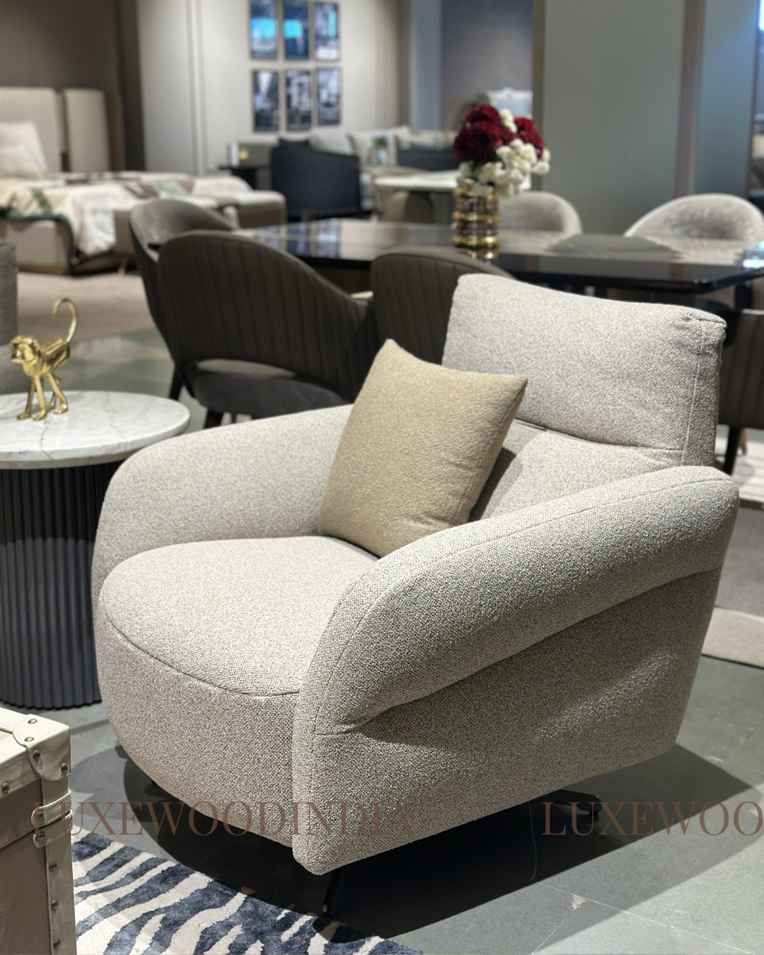 LUNA SWIVEL LOUNGE CHAIR