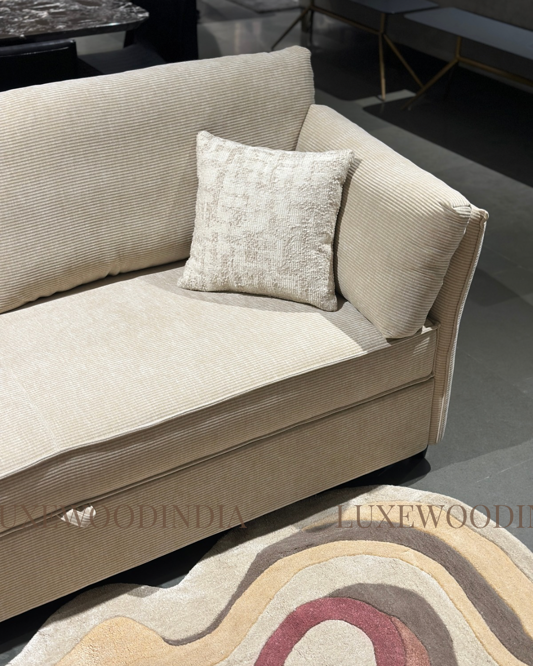 SOFA CUM BED / MANUAL PULL OUT SOFA  ( DAY BED ) - CREAM / Fluted